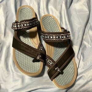 BareTraps DESERAE Women's Sandals Navy Blue